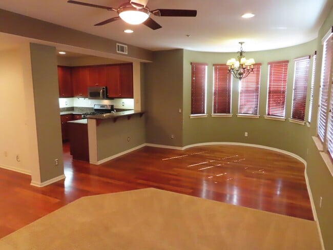 3125 Harbor Ridge Ln