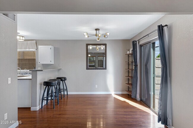 250 W Juniper Ave