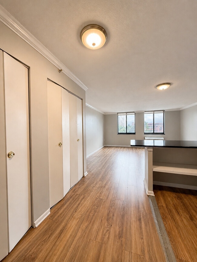2BR, 1BA - 832SF - Entryway - 360 Main