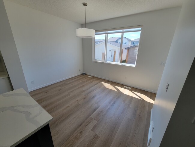 Photo - 17252-17252 2 St NW