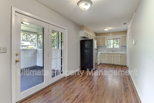 Photo - 402 Kingston Rd