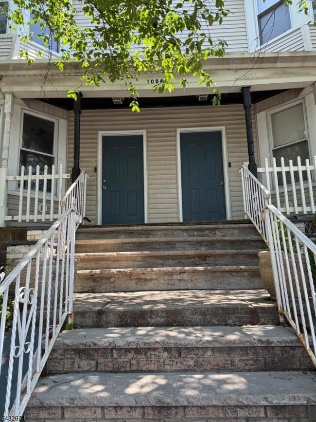 Building Photo - 1084 Sanford Ave
