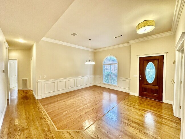 Photo - 604 Drake St