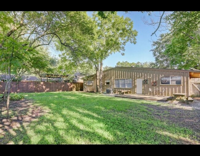 Photo - 5406 Carew St