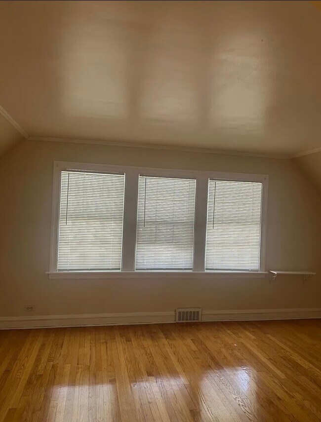 Photo - 10415 S Vernon Ave Unit 2