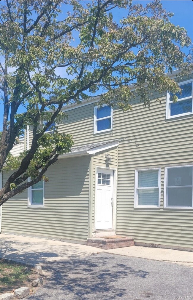 Building Photo - 135 Crooked Hill Rd Rental