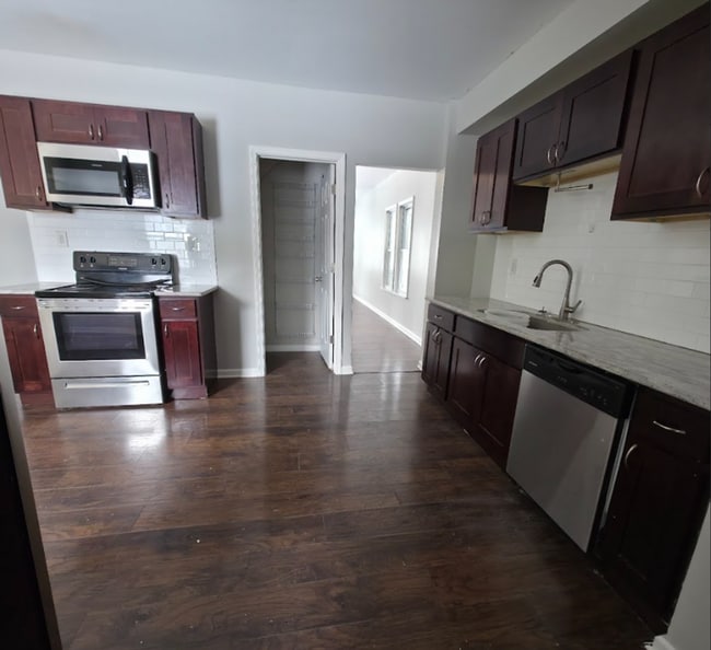 Photo - Single Family Home 3 beds 2 bath Available Now!