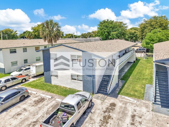 Building Photo - 861 SW 74th Terrace Unit Apt 102d