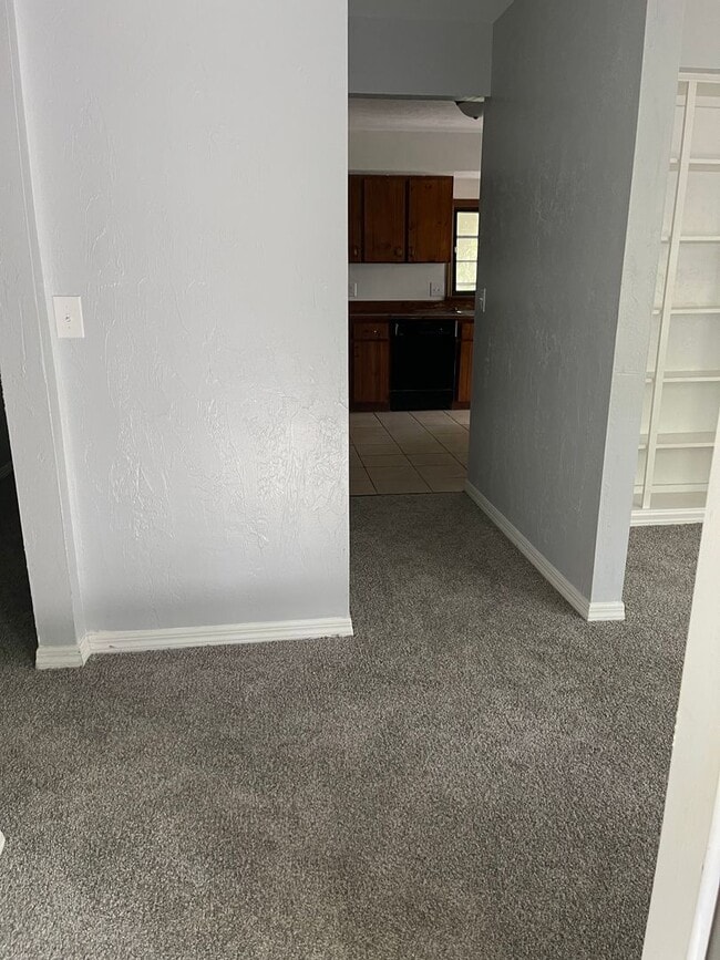 Photo - Spacious 2/2 with 2 Car Garage and W/D Hoo...