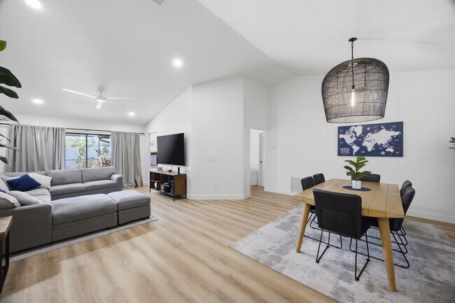 Photo - 2212 Lake Bay Way