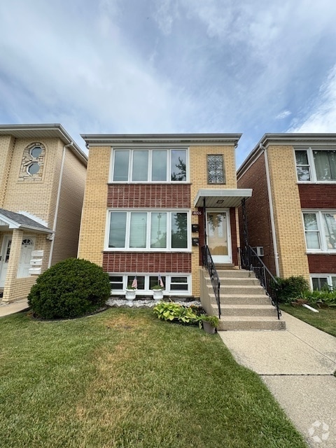 Building Photo - 8006 W Addison St Unit G Rental