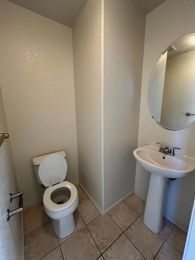 Photo - Large 5 Bedroom Home in Mace Ranch