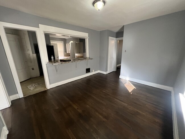 Photo - 1260 Gimblin St