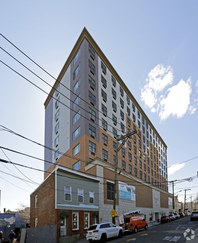 Hudson Heights - Hudson Heights Apartments