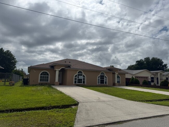 Building Photo - 756 Camel Ct