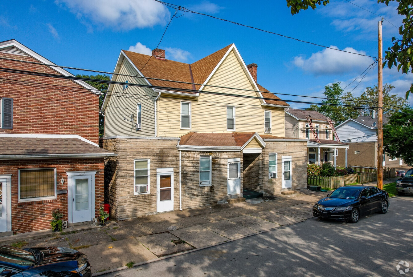 Photo - 671 5th St Apartments