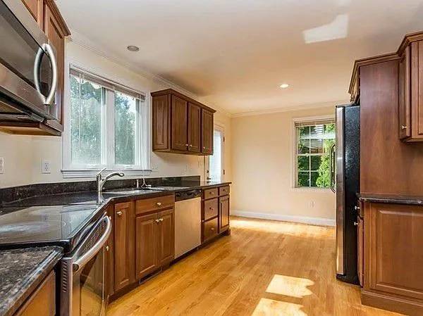 Photo - 37 Hiawatha Ave