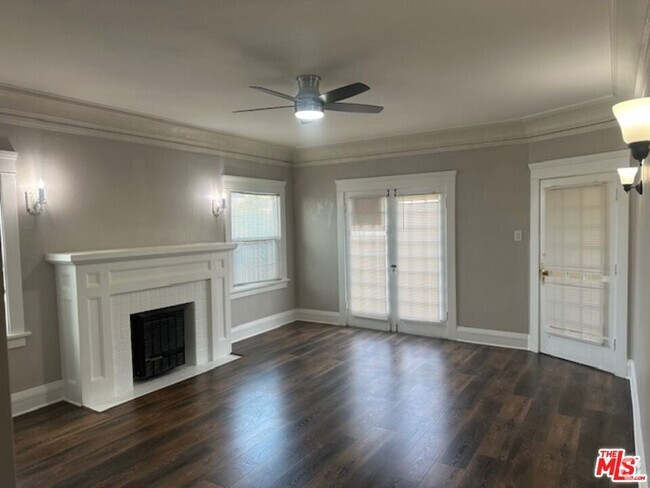 Building Photo - 1025 Locust Ave Unit 1 Rental
