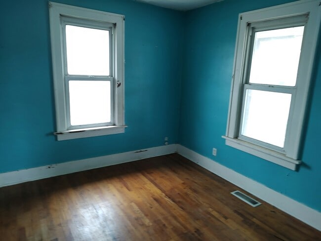Photo - 220 S Main St