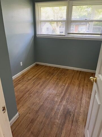 Photo - 433 Caithness Rd