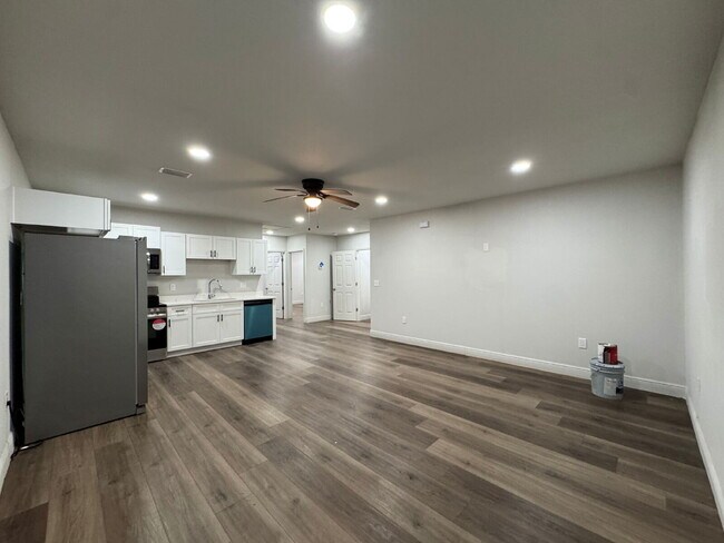 Photo - 148 Claire Ave Unit B