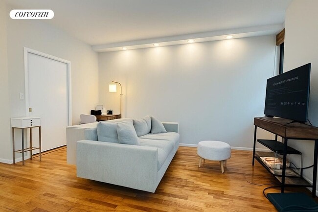 Building Photo - 4 Lexington Ave