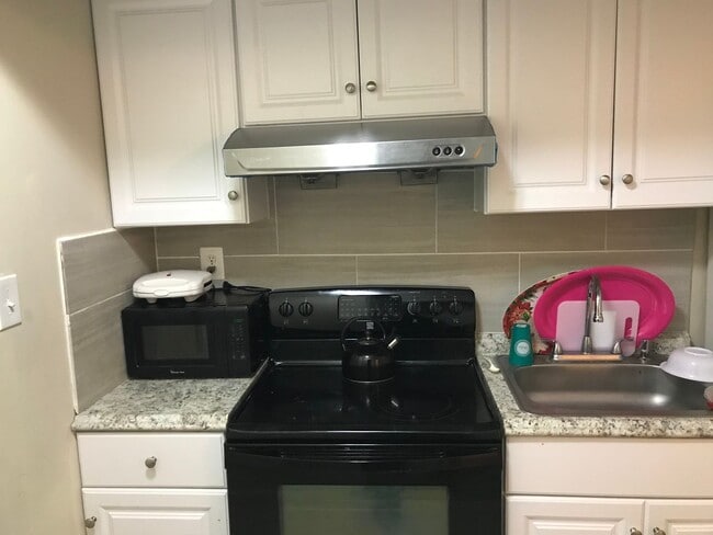Building Photo - 615 N 44th St Unit 615 N 44th St 1F - 615 N 44th St 1F Rental