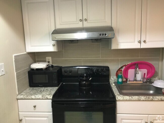 Building Photo - 615 N 44th St Unit 615 N 44th St  1F - 615 N 44th St  1F Rental
