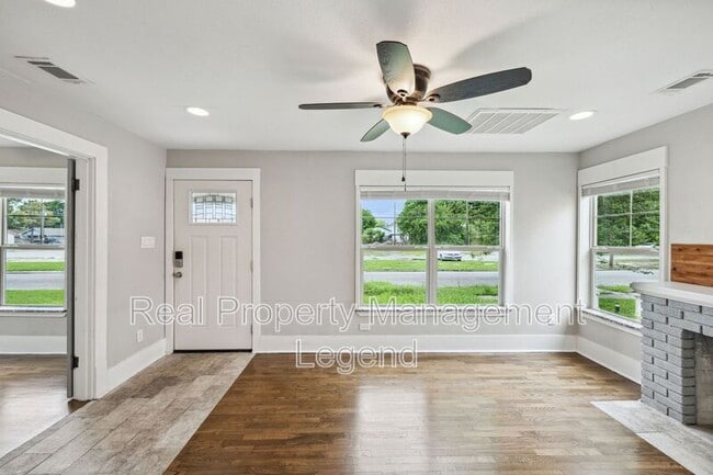 Photo - 1605 S Walnut St