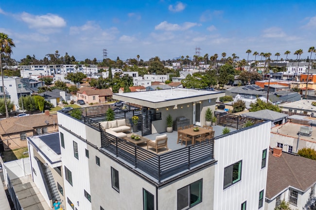 Building Photo - LUXURY in Prime Culver City Unit #5933