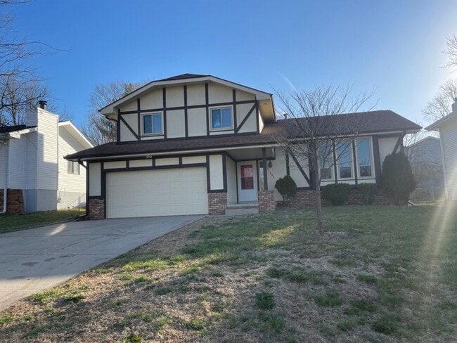 Building Photo - Home For Rent Bellevue.