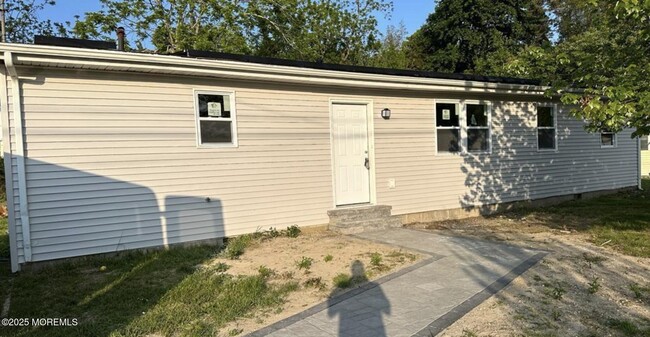 Building Photo - 105 Floyd Ln Rental