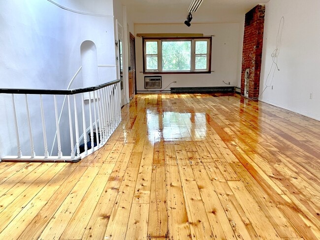 top floor loft space - 412A 17th St Unit duplex