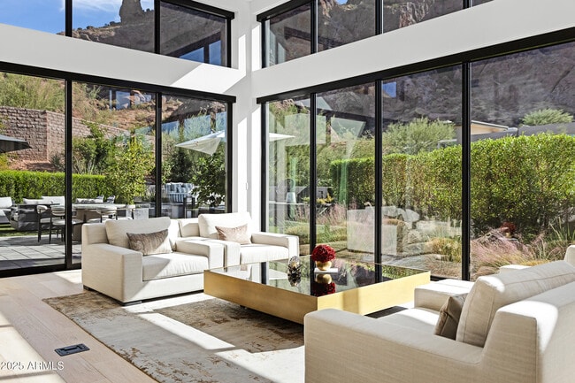 Building Photo - 5841 N Echo Canyon Cir