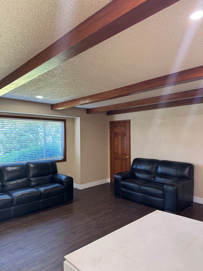 Building Photo - 9811 NE 152nd Ave