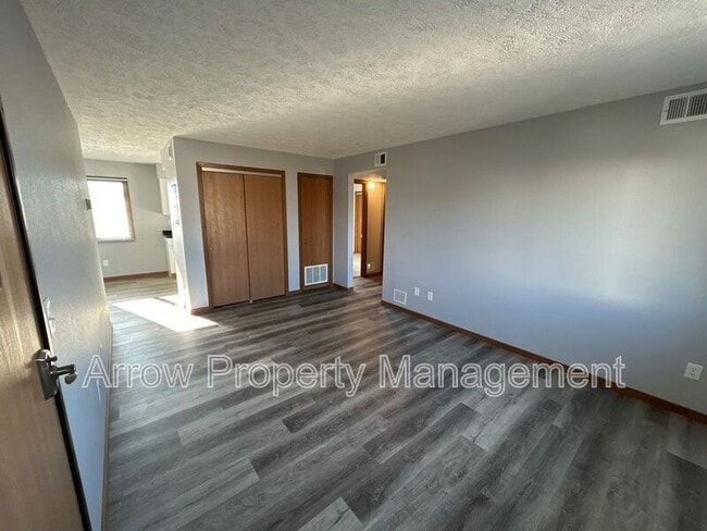 Photo - 2481 E 5th Ave