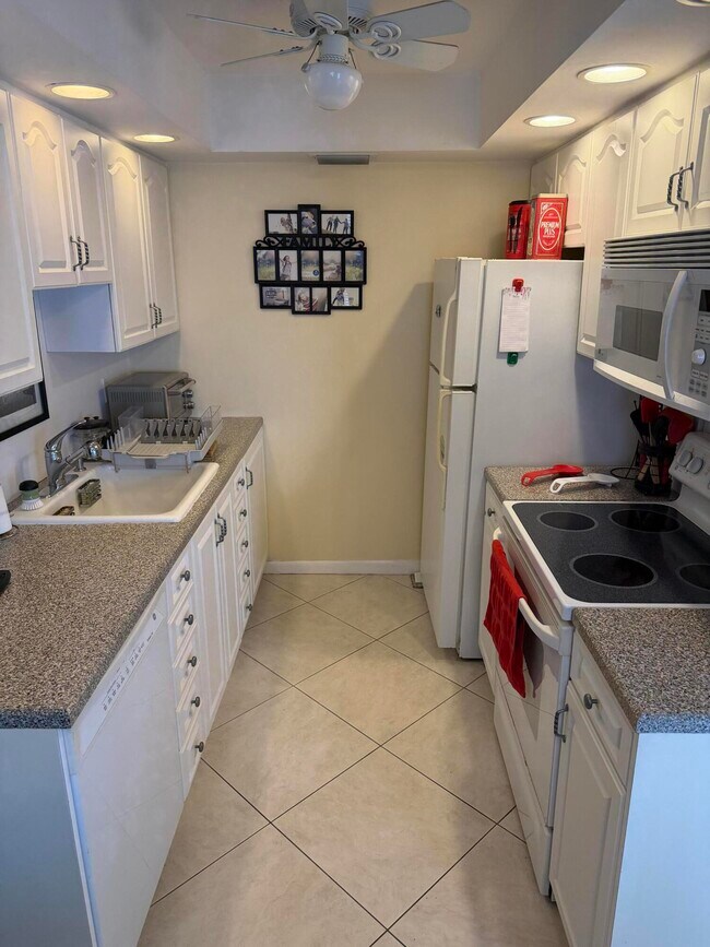 Photo - 4042 Exeter C