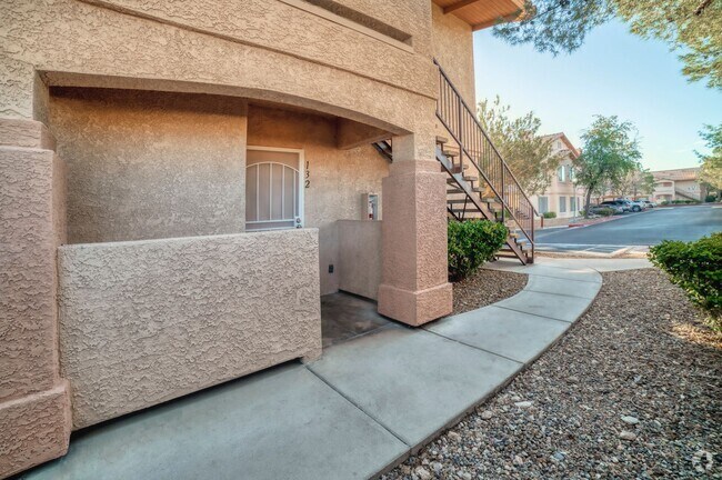 Building Photo - GORGEOUS FIRST FLOOR CONDO IN THE SUMMERLI... Unit 132