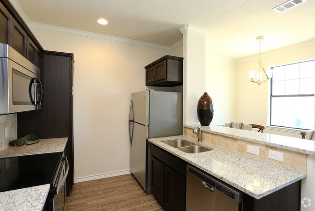 2BR-2BA Rodeo 976sf
