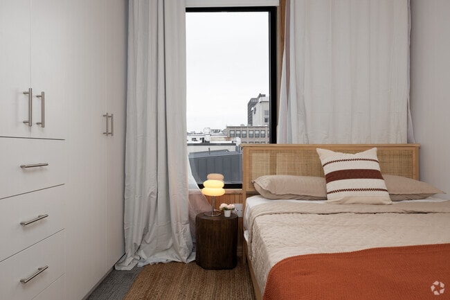 2BR, 2BA - 828SF - Bedroom