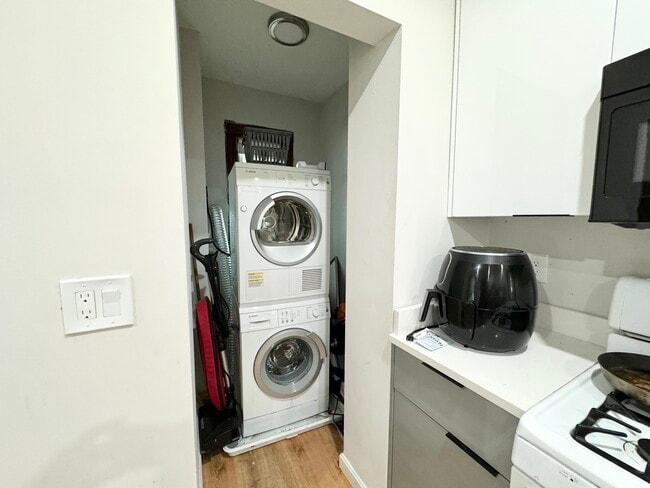 Building Photo - 37 Sudan St Unit 2 Rental