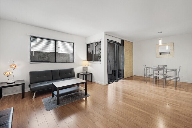 Photo - 435 Virgil Ave Unit 102