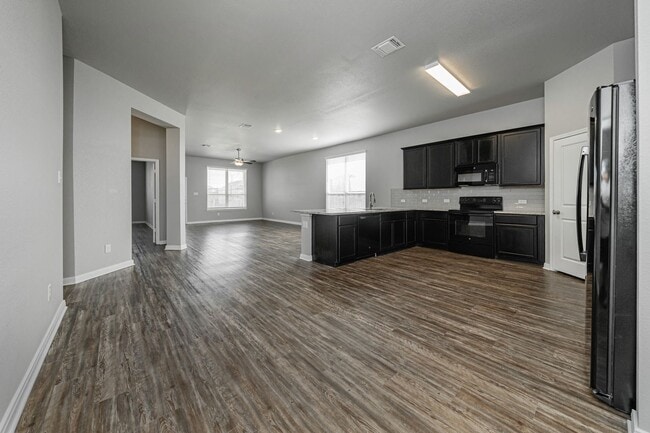 Photo - 521 Fallbrook Dr