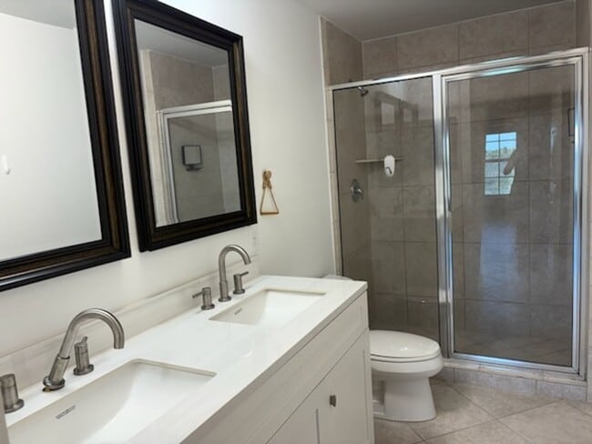 Building Photo - roman plaza Unit 402