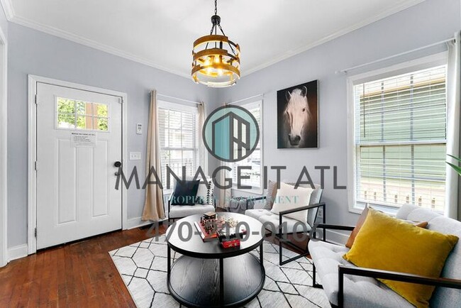 Cozy 3 bedroom house located one block from the Beltline!