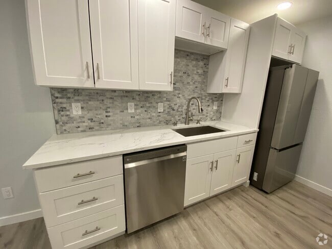 Building Photo - 14665 NE 34th St Unit B7 Rental