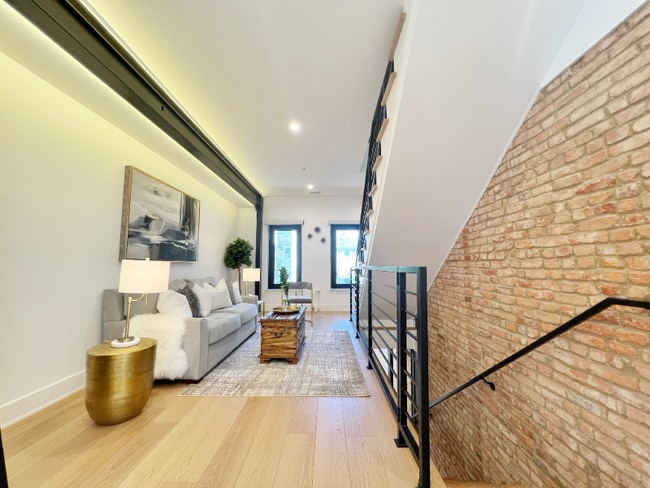 Photo - 746 Morton St NW Unidad PH 2