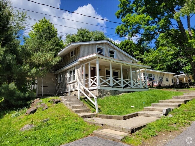Building Photo - 10 Henning Dr Unit 10-C Rental