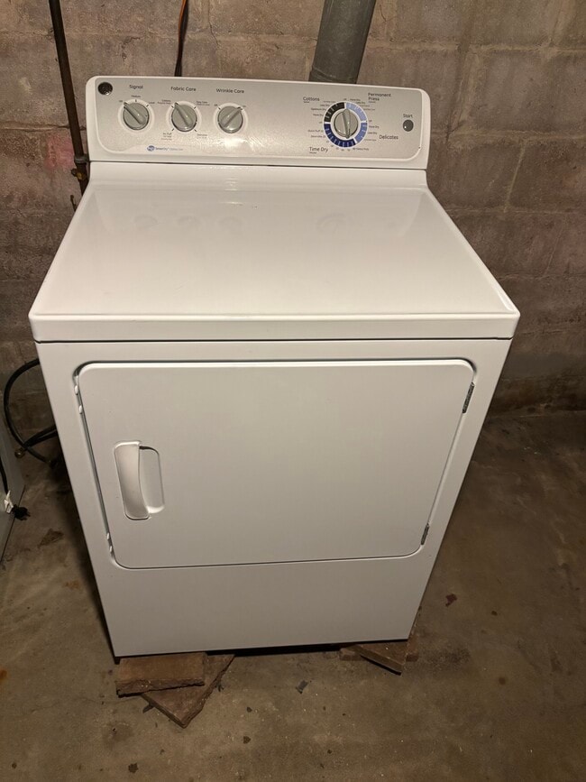 Dryer - 1711 N 19th St Unit 1711 Lower