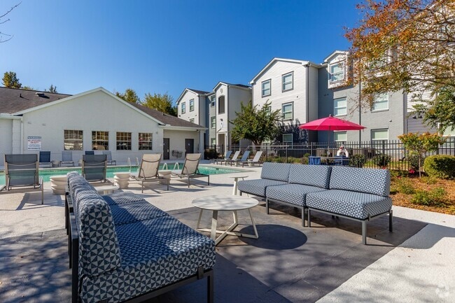 Poolside Lounge